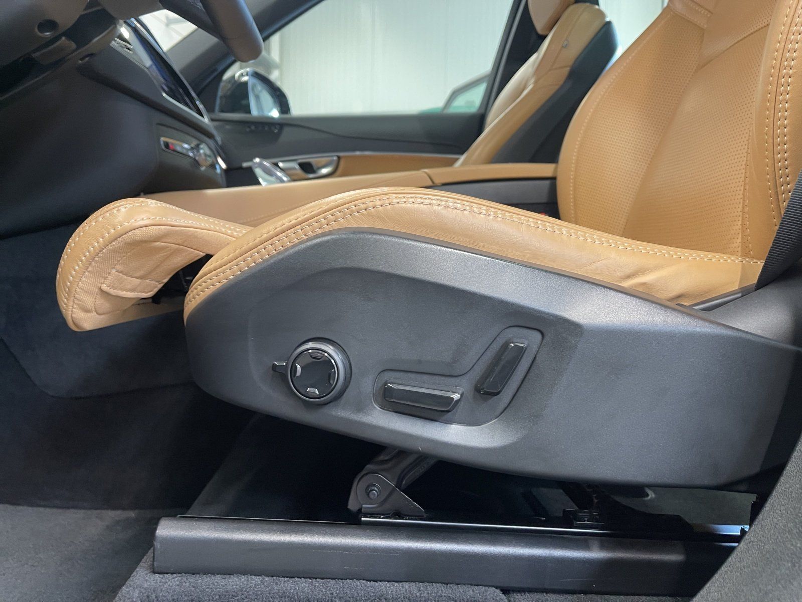 Volvo XC90 B5 (Diesel) Plus Bright ACC AHK AUT Kam. LM foto 10