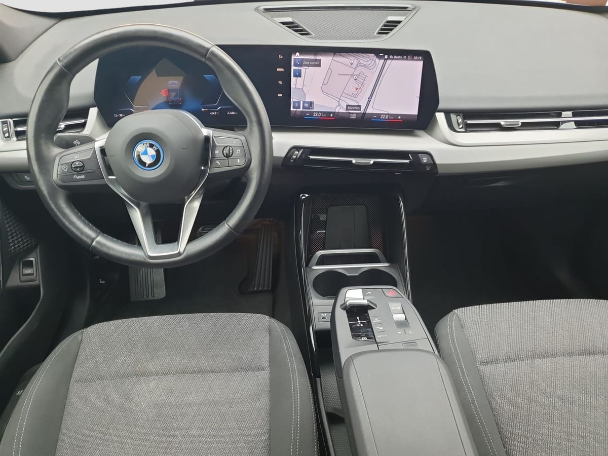 BMW iX1 xDrive30 Driv.Assist+ Kamera LED Lenkradhz. foto 9