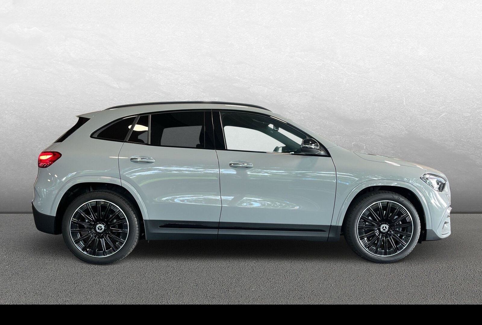 Mercedes-Benz GLA 180 AMG-Line AHK/LED/Kamera/Night/Distronic foto 5