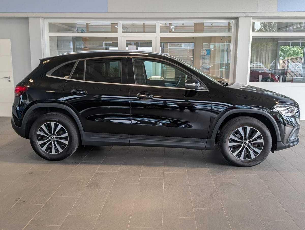 Mercedes-Benz GLA 180 Style DAB Kam BT Sitzh. Navi Park-Assist foto 2