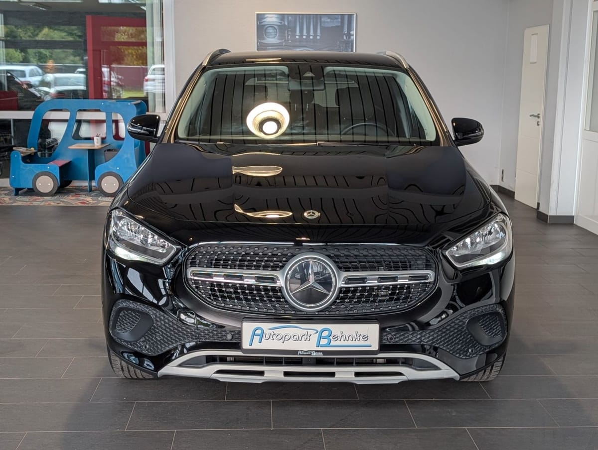 Mercedes-Benz GLA 180 Style DAB Kam BT Sitzh. Navi Park-Assist foto 4