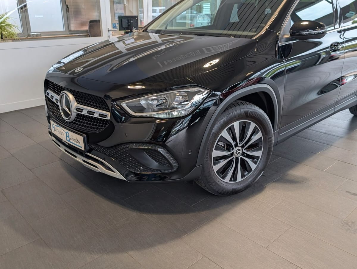 Mercedes-Benz GLA 180 Style DAB Kam BT Sitzh. Navi Park-Assist foto 5