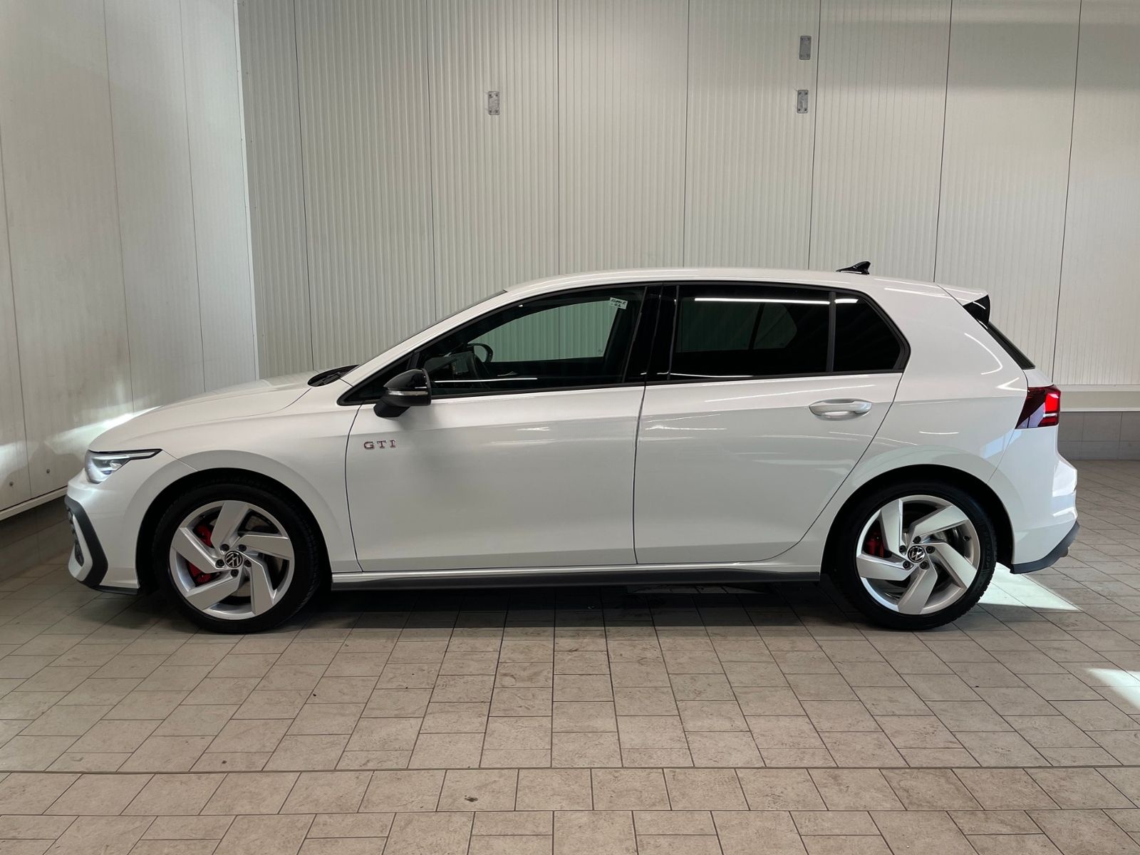 Volkswagen Golf VIII GTI 2.0 TSI DSG NAVI LED-PLUS SOUNDSYS foto 3