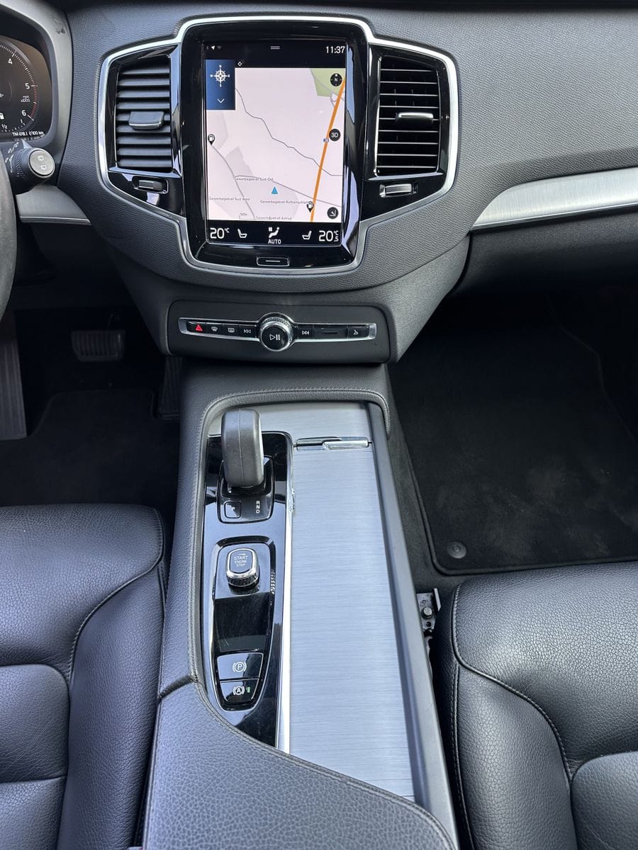 Volvo XC90 B5 AWD Momentum Pro NAV LED VC PANO AHK H&K foto 14