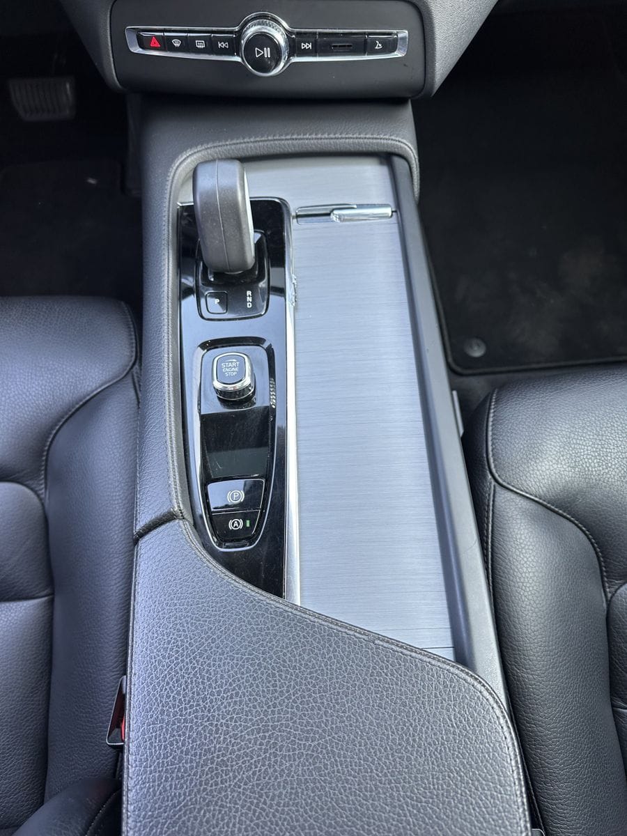 Volvo XC90 B5 AWD Momentum Pro NAV LED VC PANO AHK H&K foto 15