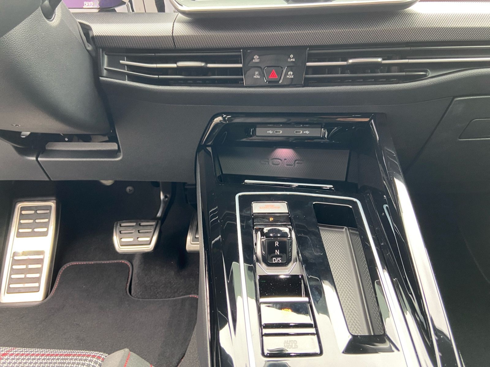 Volkswagen Golf GTI 2.0 TSI DSG BUS IQ.LIGHT AREA M+S foto 8