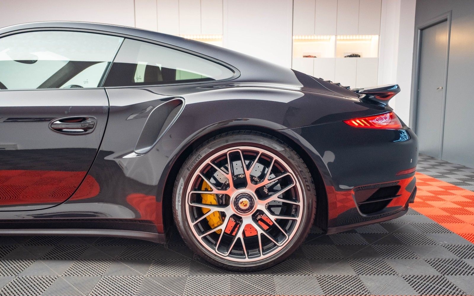 Porsche 911 Turbo S 991 foto 6