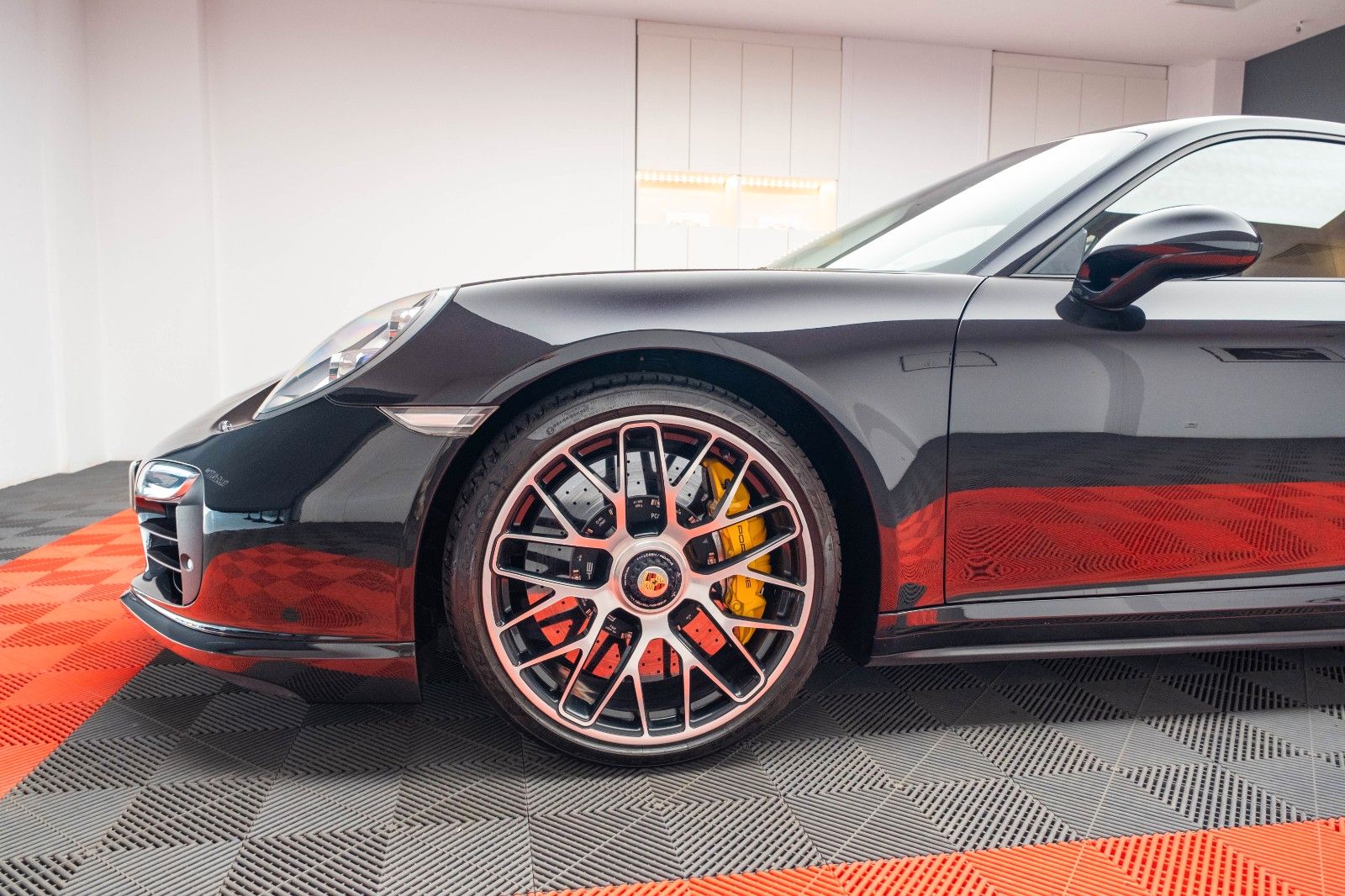 Porsche 911 Turbo S 991 foto 8