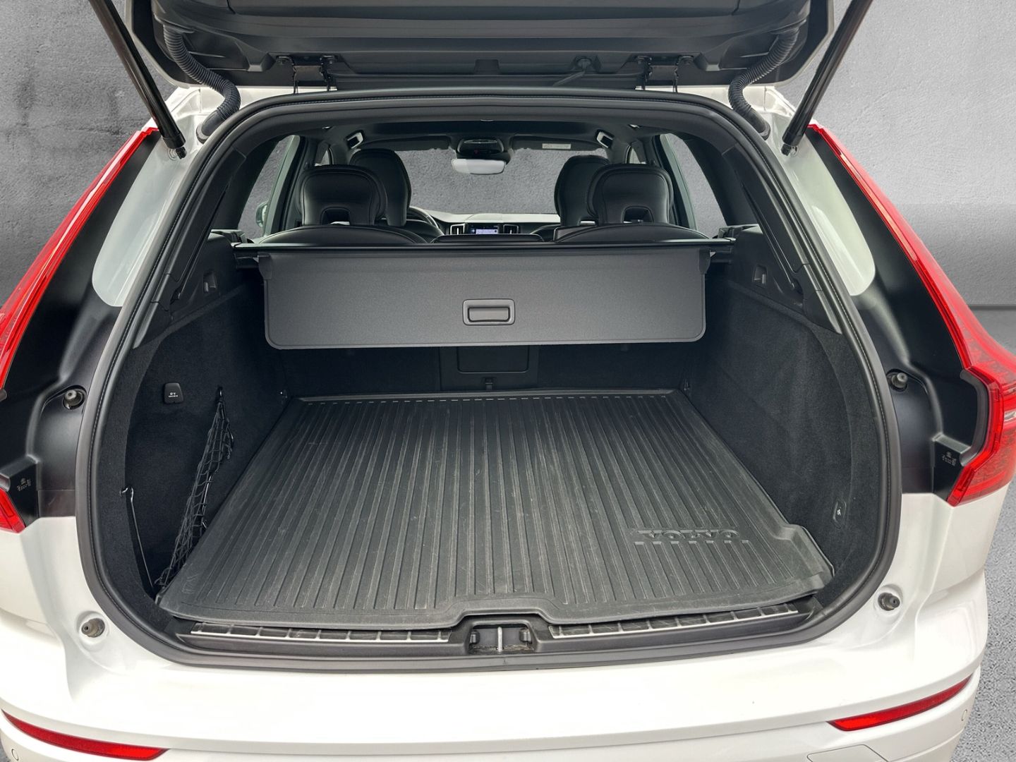 Volvo XC60 R Design 2WD B4 AHK Leder Digitales Cockpit foto 15