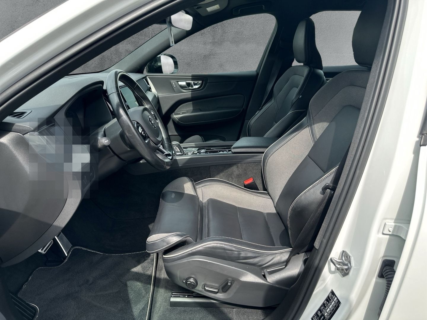 Volvo XC60 R Design 2WD B4 AHK Leder Digitales Cockpit foto 8