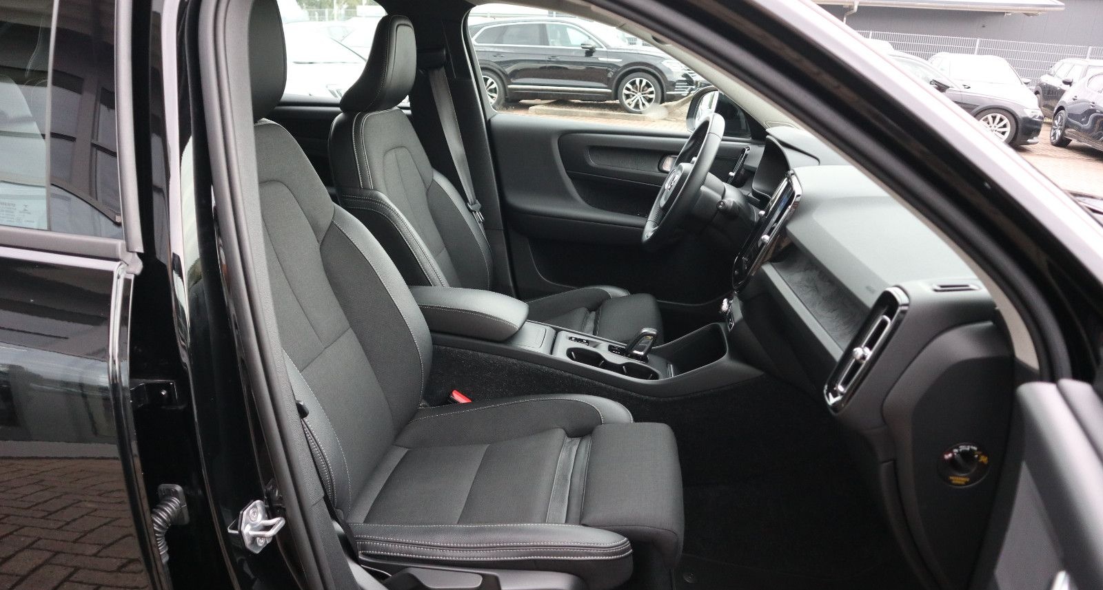Volvo XC40 Momentum Pro-Automatik-LED-Standhzg. foto 25
