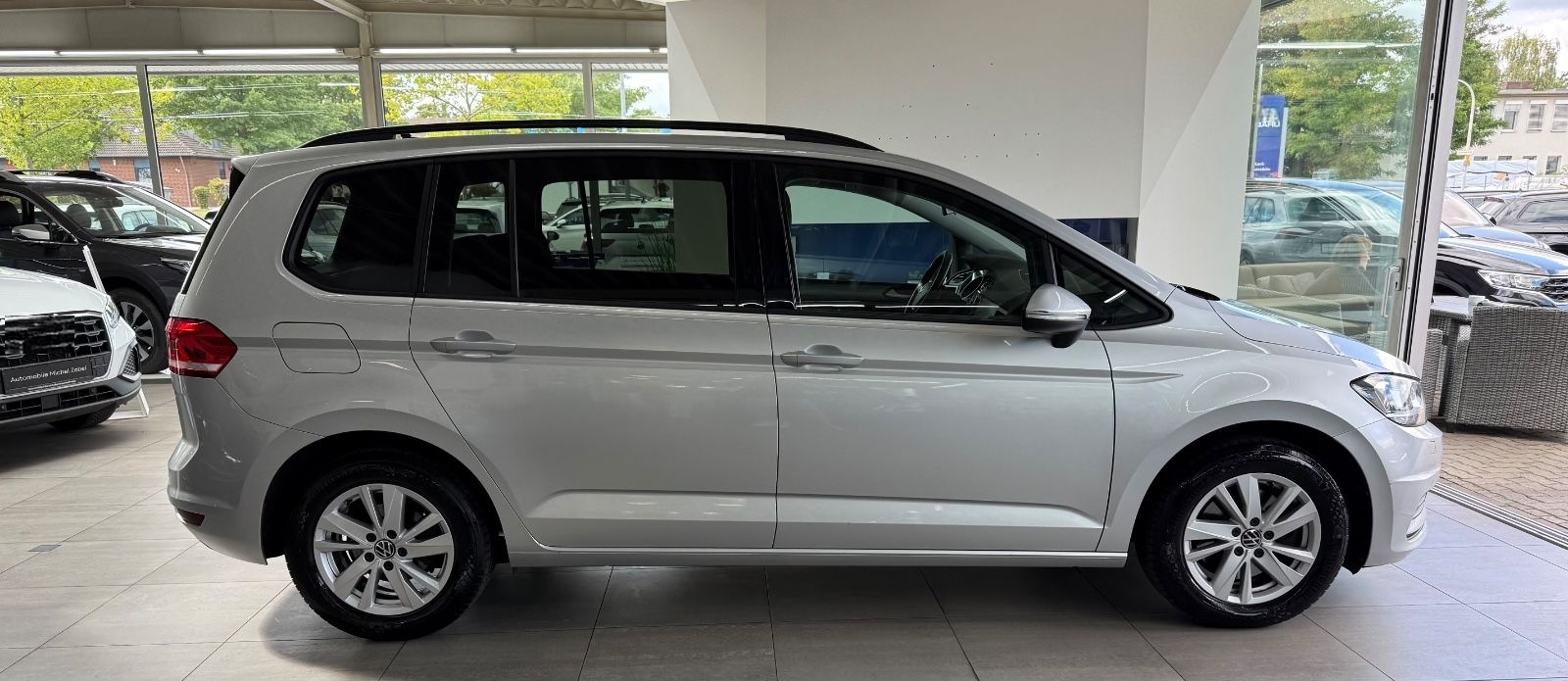 Volkswagen Touran*Comf*Navi*7 Sitzer*AHK*ACC* foto 2