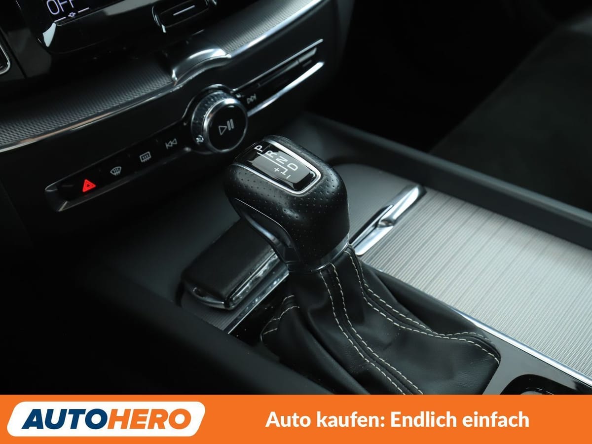 Volvo XC60 2.0 D4 R Design AWD Aut. NAVI LED TEMPO PDC foto 25