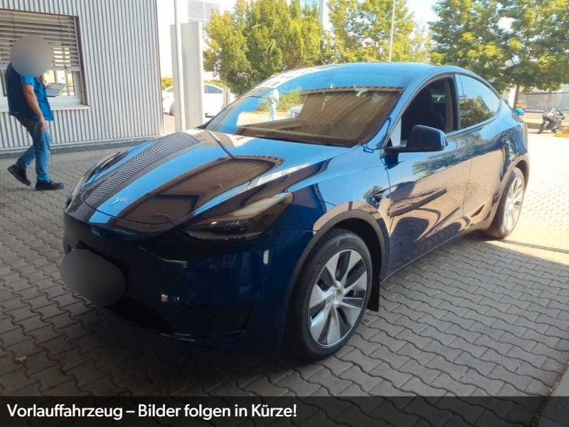 Tesla Model Y Standard Range RWD Wärmepumpe DAB PANO