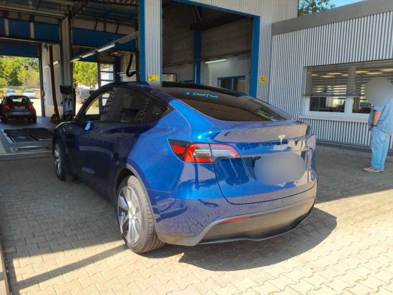 Tesla Model Y Standard Range RWD Wärmepumpe DAB PANO foto 4