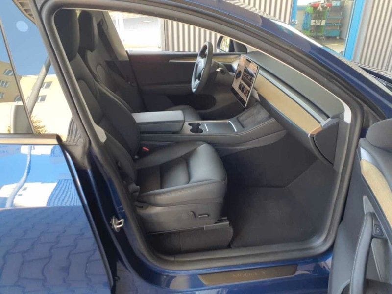 Tesla Model Y Standard Range RWD Wärmepumpe DAB PANO foto 5