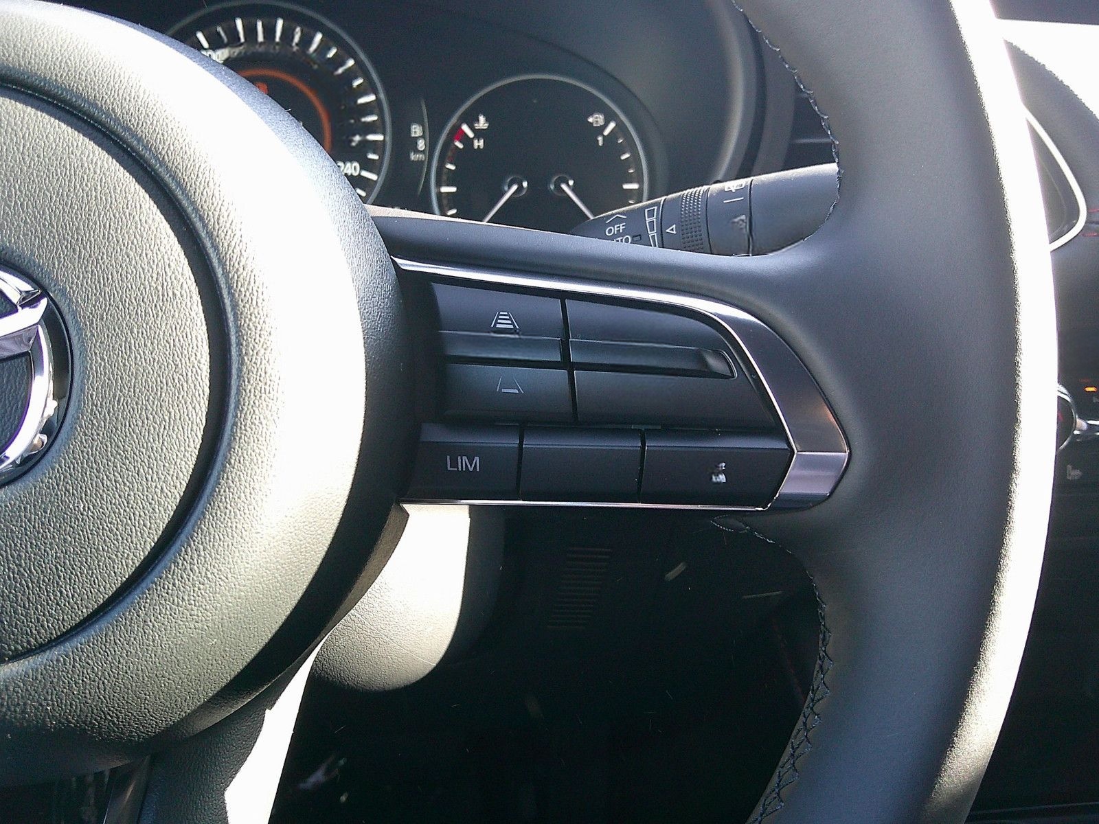 Mazda 3 SKYACTIV 140 AT Homura NAVI/HUD/KAMERA foto 11