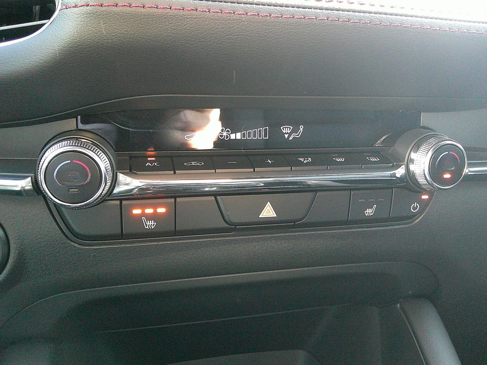 Mazda 3 SKYACTIV 140 AT Homura NAVI/HUD/KAMERA foto 12