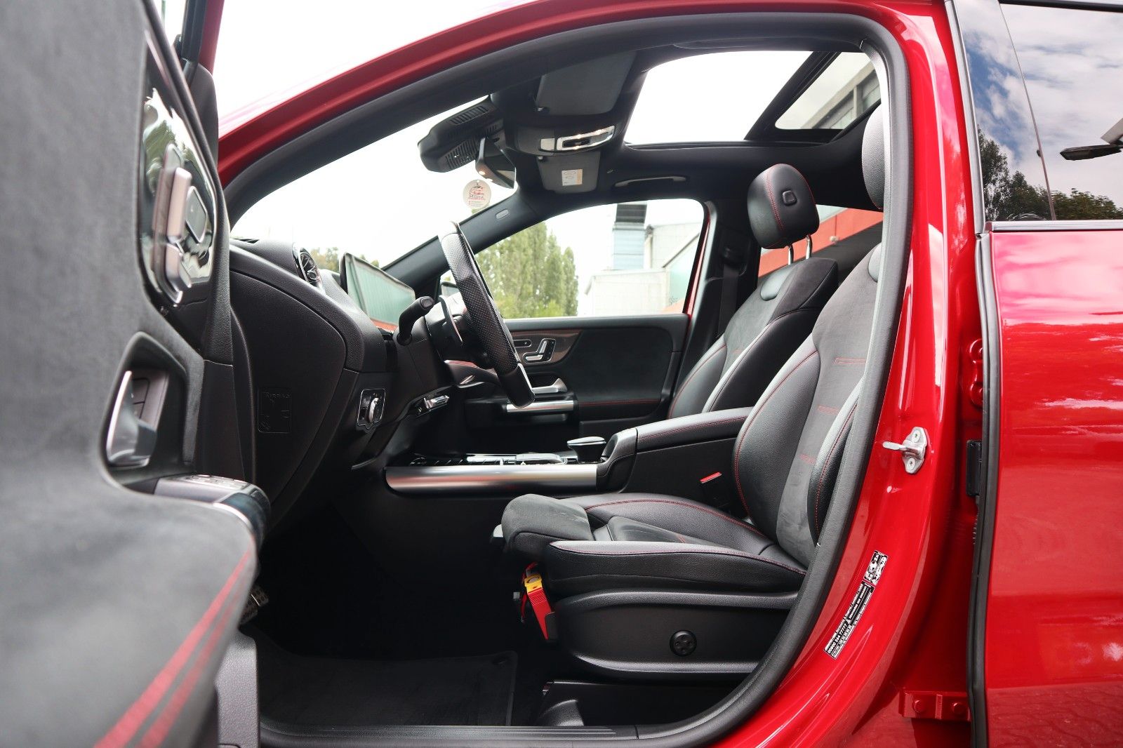 Mercedes-Benz GLA 45 AMG/ALLRAD/LED/VIRTUAL COCKPIT/SCHECKHEFT foto 9