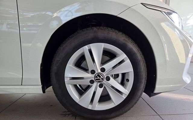 Volkswagen Golf VIII Variant Life 1.5 TSI LED APP ACC CLI P foto 6