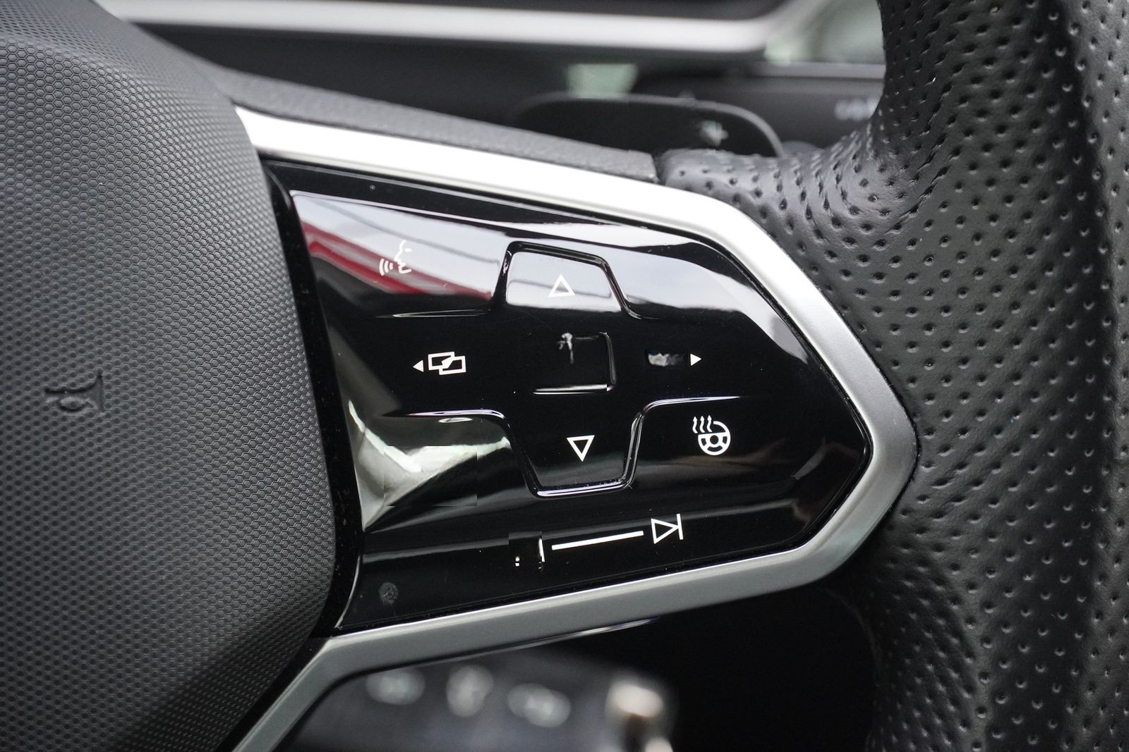 Volkswagen Tiguan 2.0 TDI R-Line 4Motion LED ACC DCC Navi foto 17