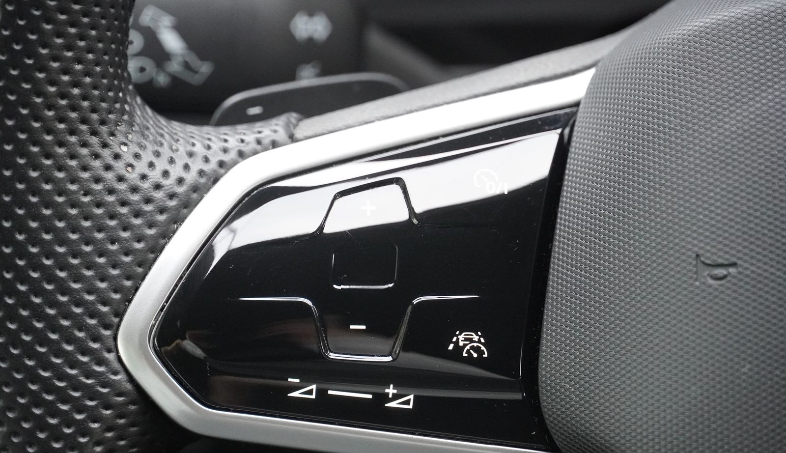 Volkswagen Tiguan 2.0 TDI R-Line 4Motion LED ACC DCC Navi foto 18