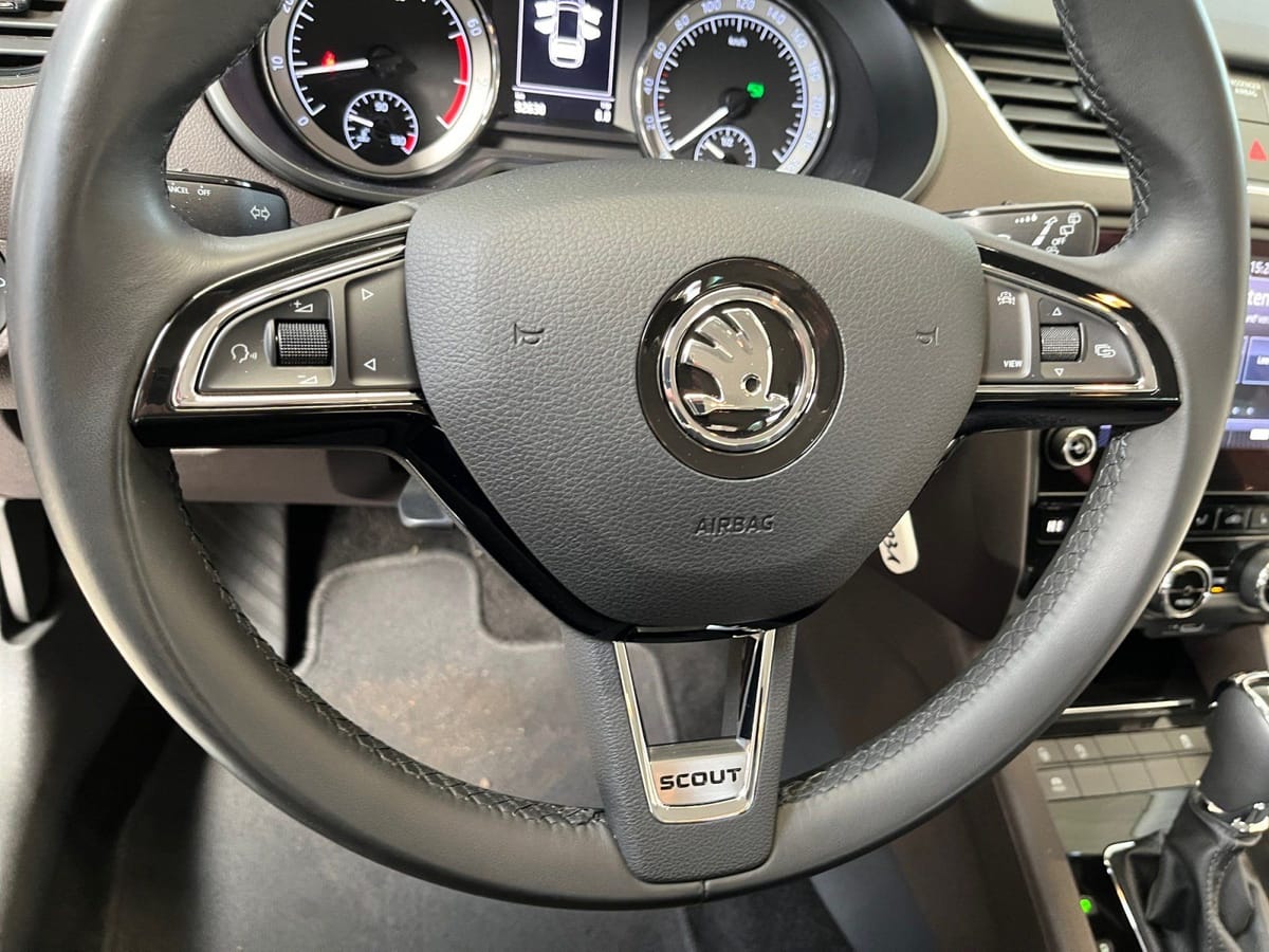 Skoda Octavia Combi Scout 2.0TSI DSG 4x4 AHK Klima PDC foto 21