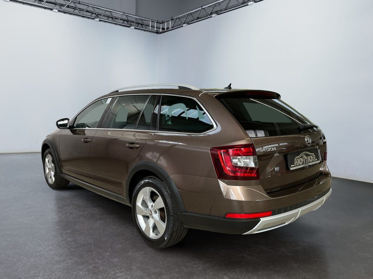 Skoda Octavia Combi Scout 2.0TSI DSG 4x4 AHK Klima PDC foto 4