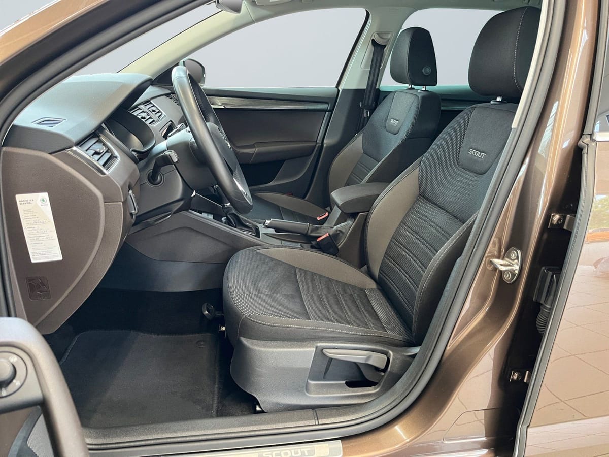 Skoda Octavia Combi Scout 2.0TSI DSG 4x4 AHK Klima PDC foto 7