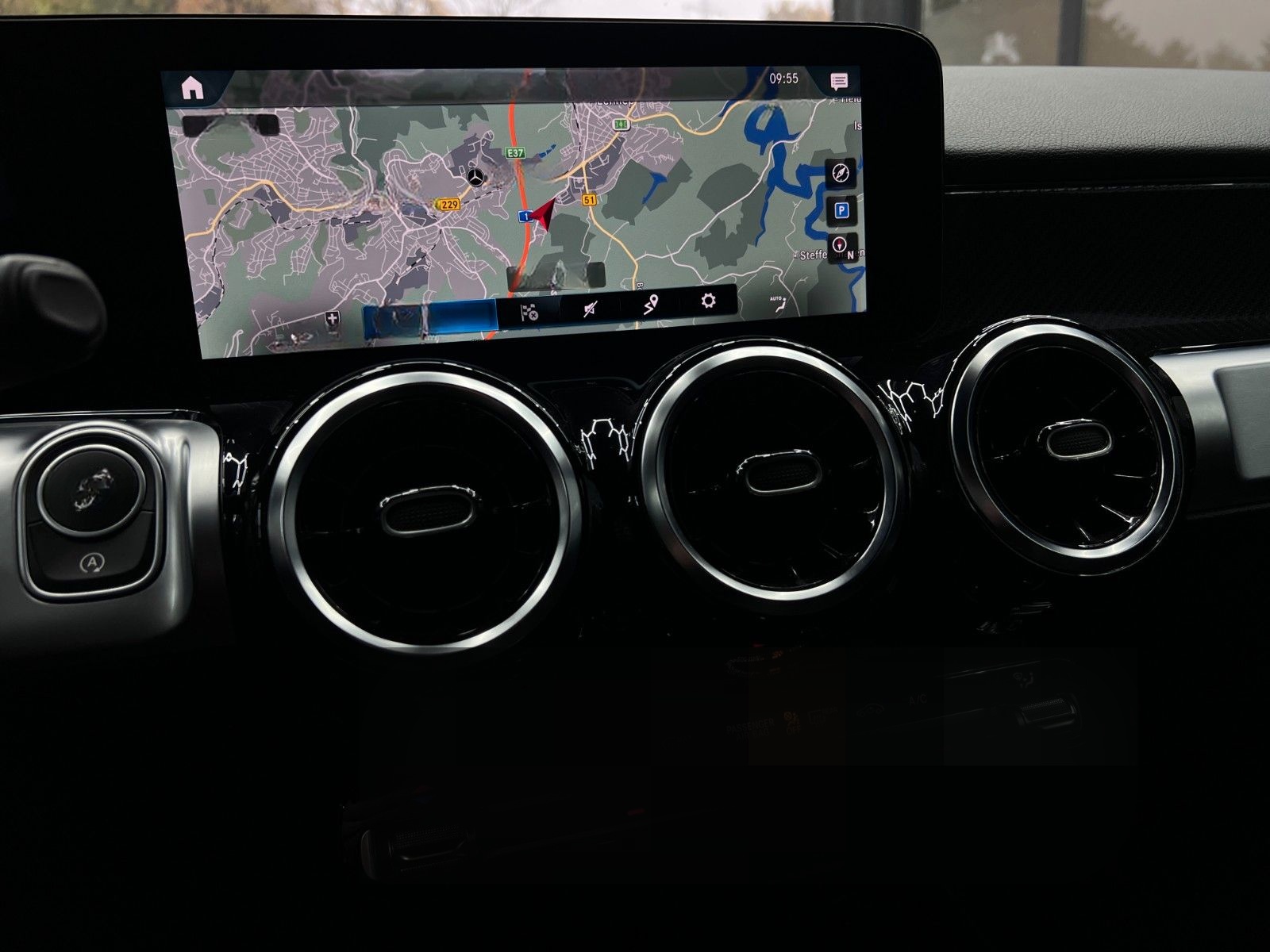 Mercedes-Benz GLB 220d 8G AMG NIGHT DIST+LENK AUGR KAM LED AHK foto 12