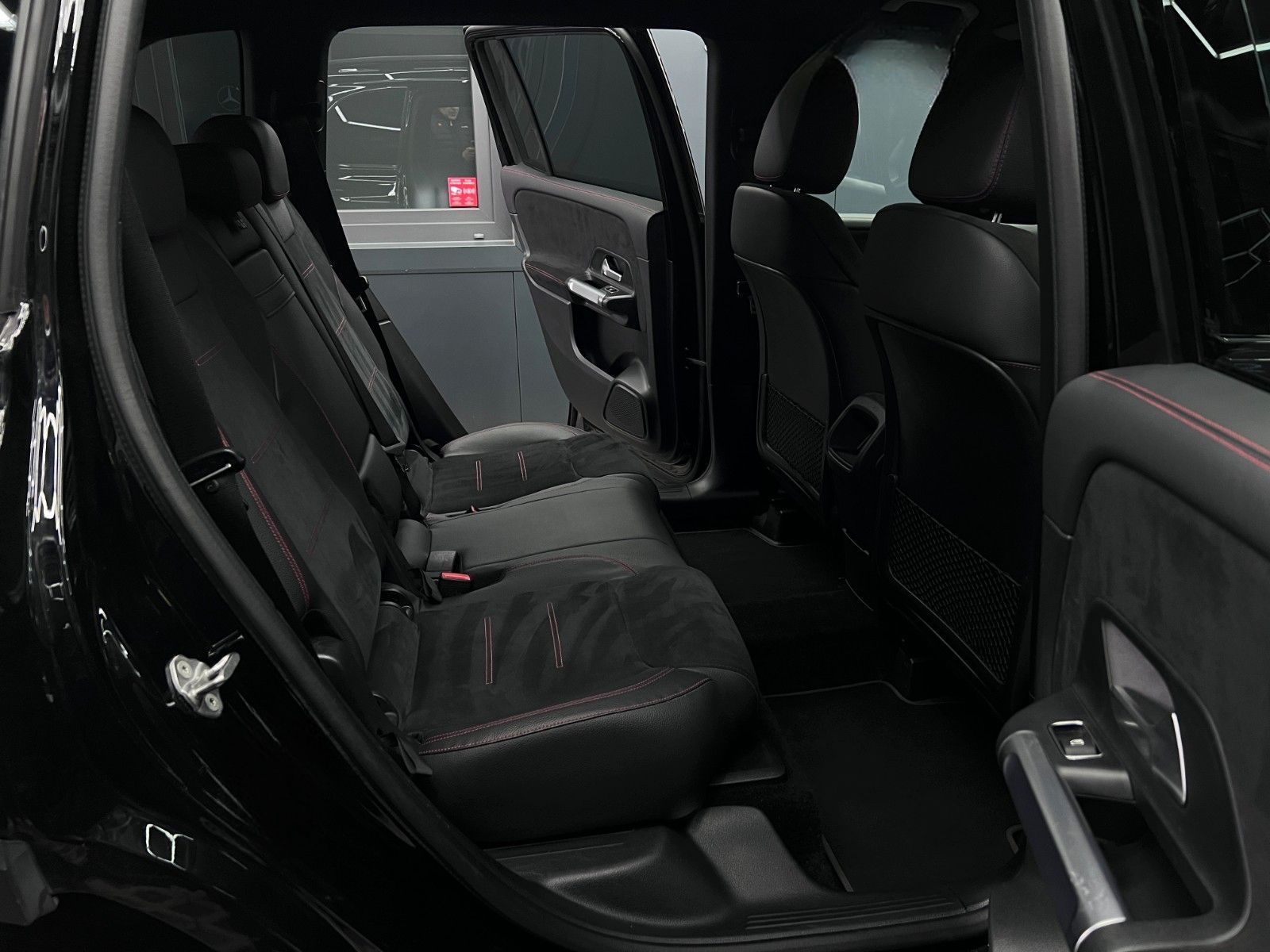 Mercedes-Benz GLB 220d 8G AMG NIGHT DIST+LENK AUGR KAM LED AHK foto 17