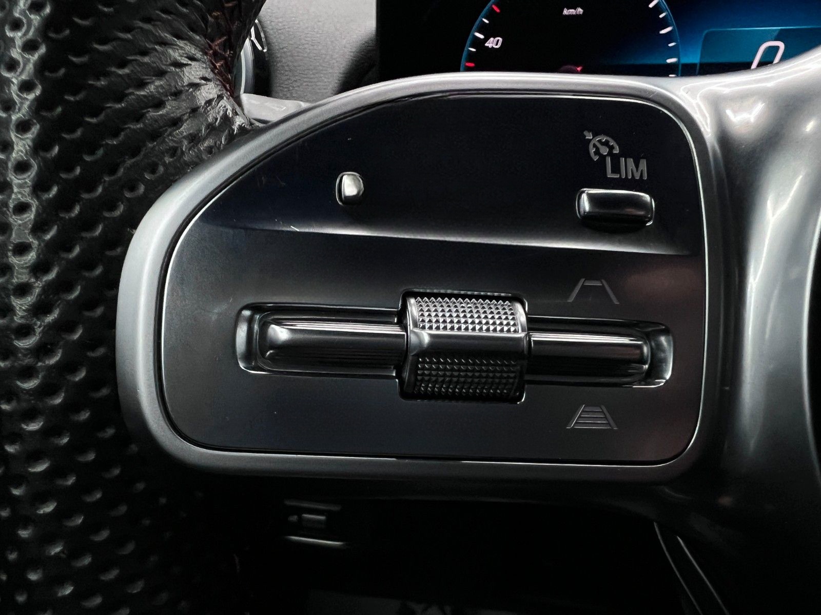 Mercedes-Benz GLB 220d 8G AMG NIGHT DIST+LENK AUGR KAM LED AHK foto 21