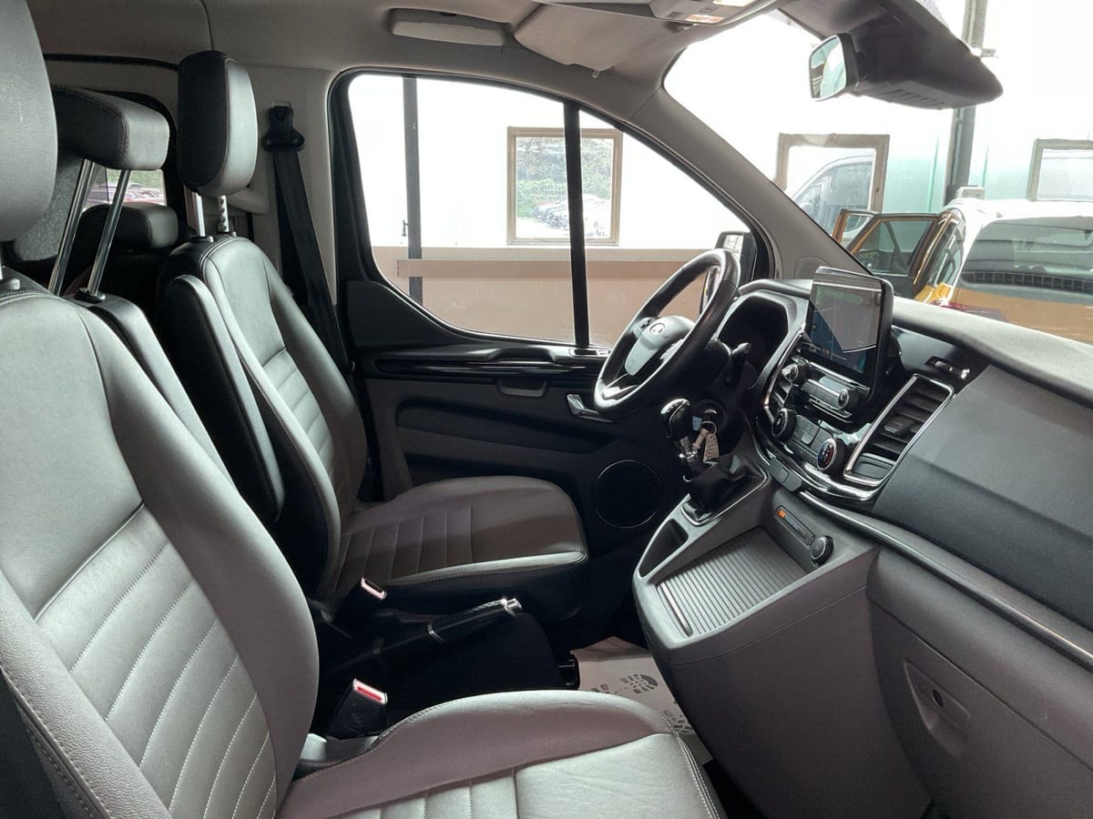 Ford Tourneo Custom Kombi 2.0 TDCi Titanium AHK foto 11