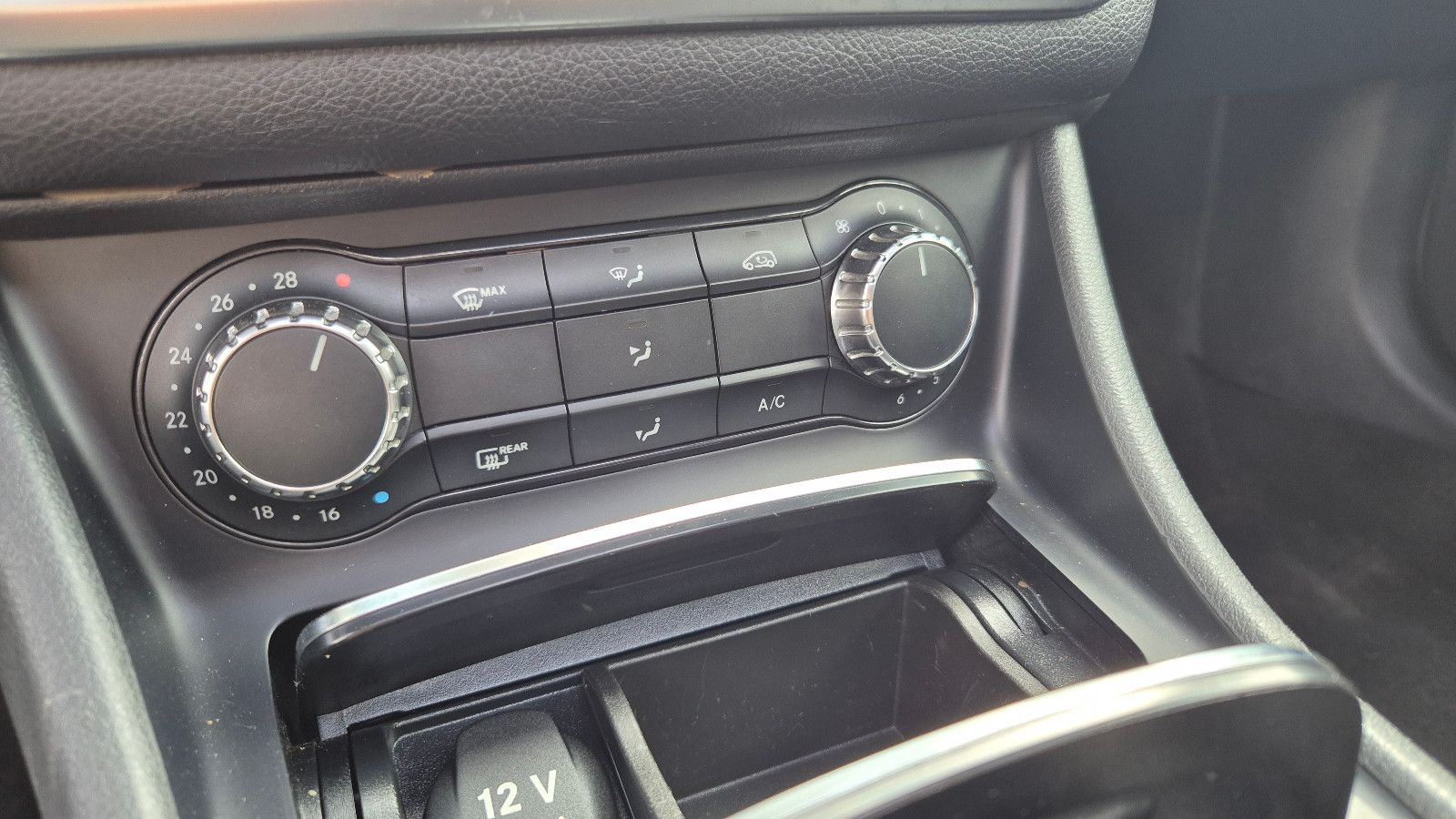 Mercedes-Benz A220 4MATIC AMG Line DCT Edition/PANO/KAMERA/ foto 17