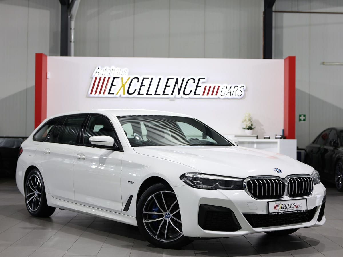BMW 530e Touring M-SPORT SHADOW WHITE & BLACK
