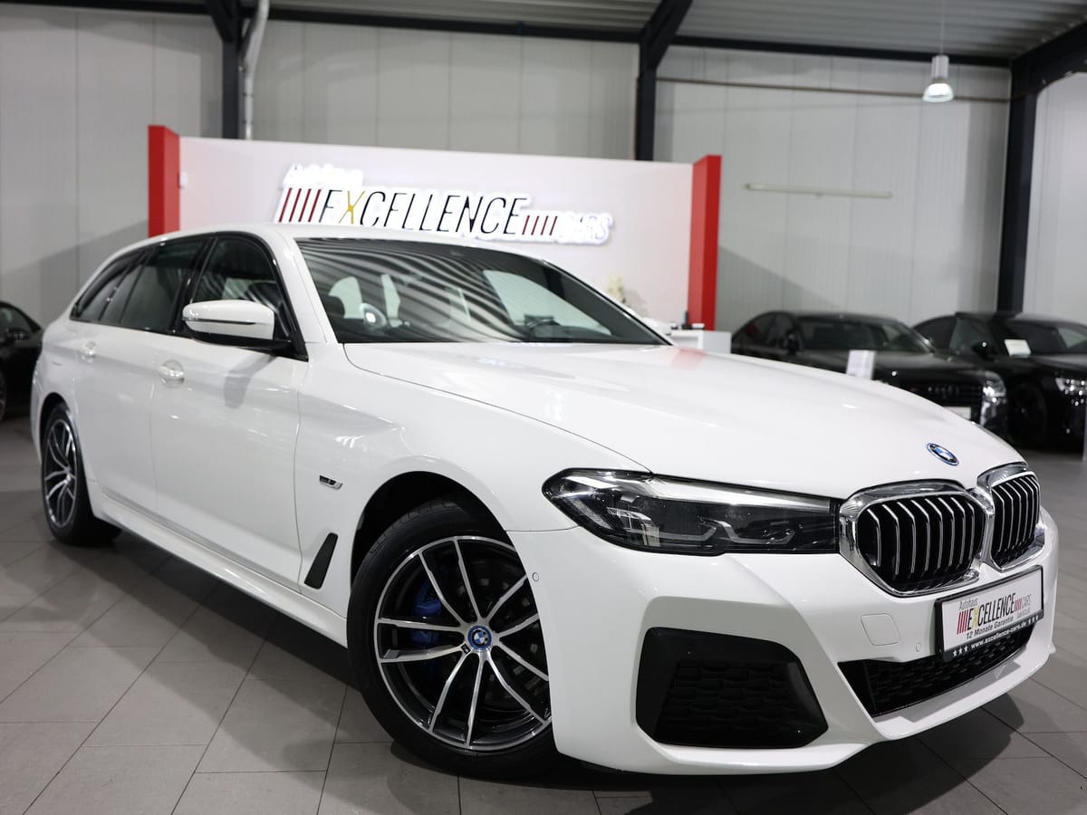 BMW 530e Touring M-SPORT SHADOW WHITE & BLACK foto 2