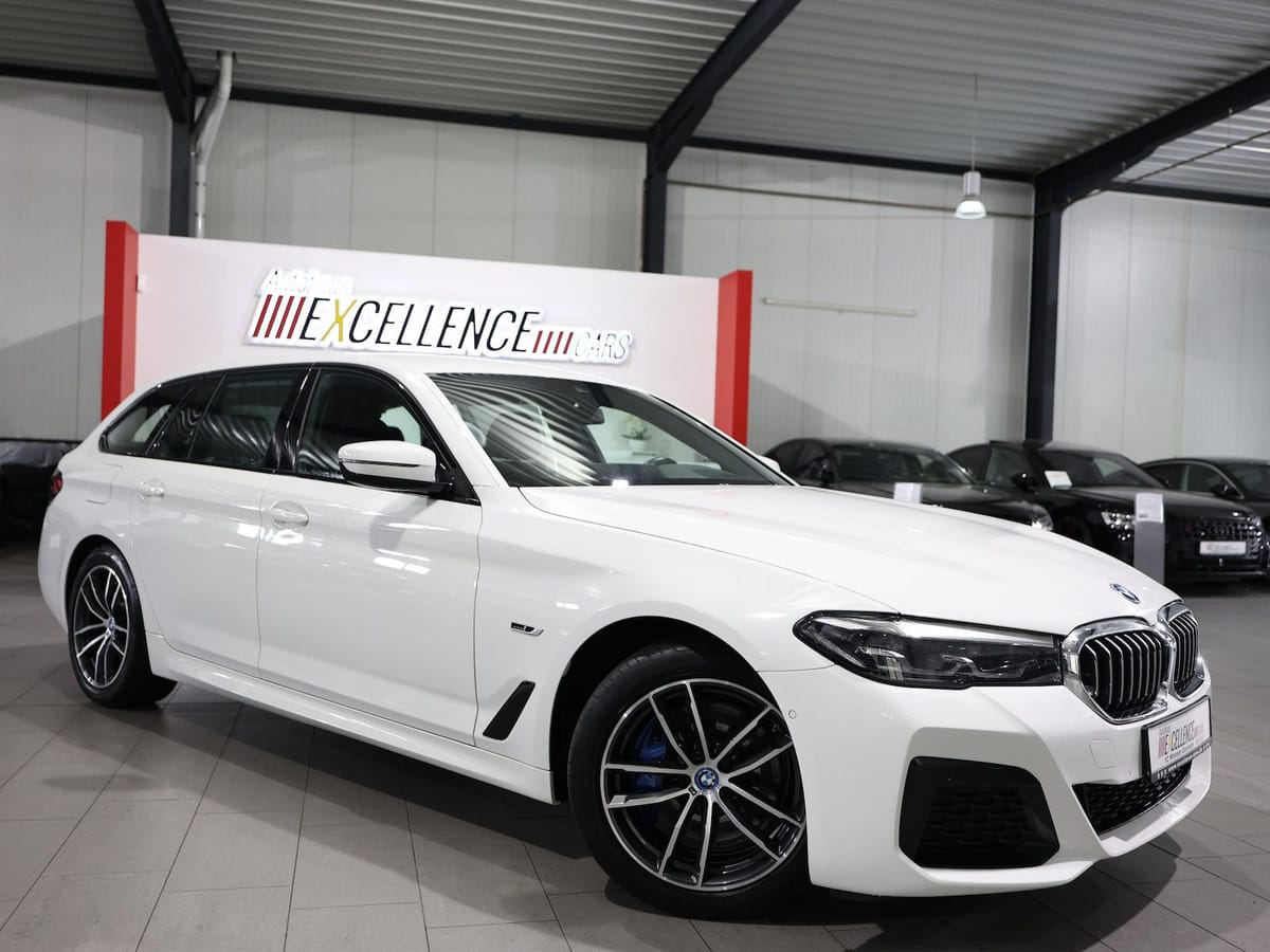 BMW 530e Touring M-SPORT SHADOW WHITE & BLACK foto 3