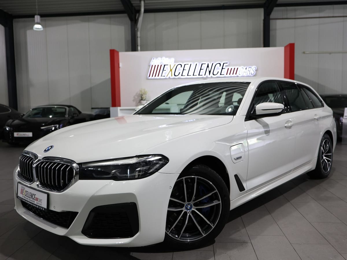 BMW 530e Touring M-SPORT SHADOW WHITE & BLACK foto 4