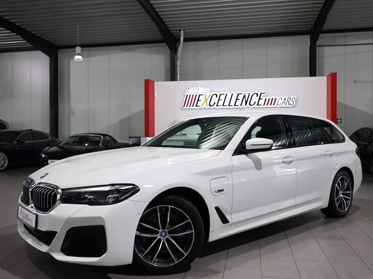 BMW 530e Touring M-SPORT SHADOW WHITE & BLACK foto 5
