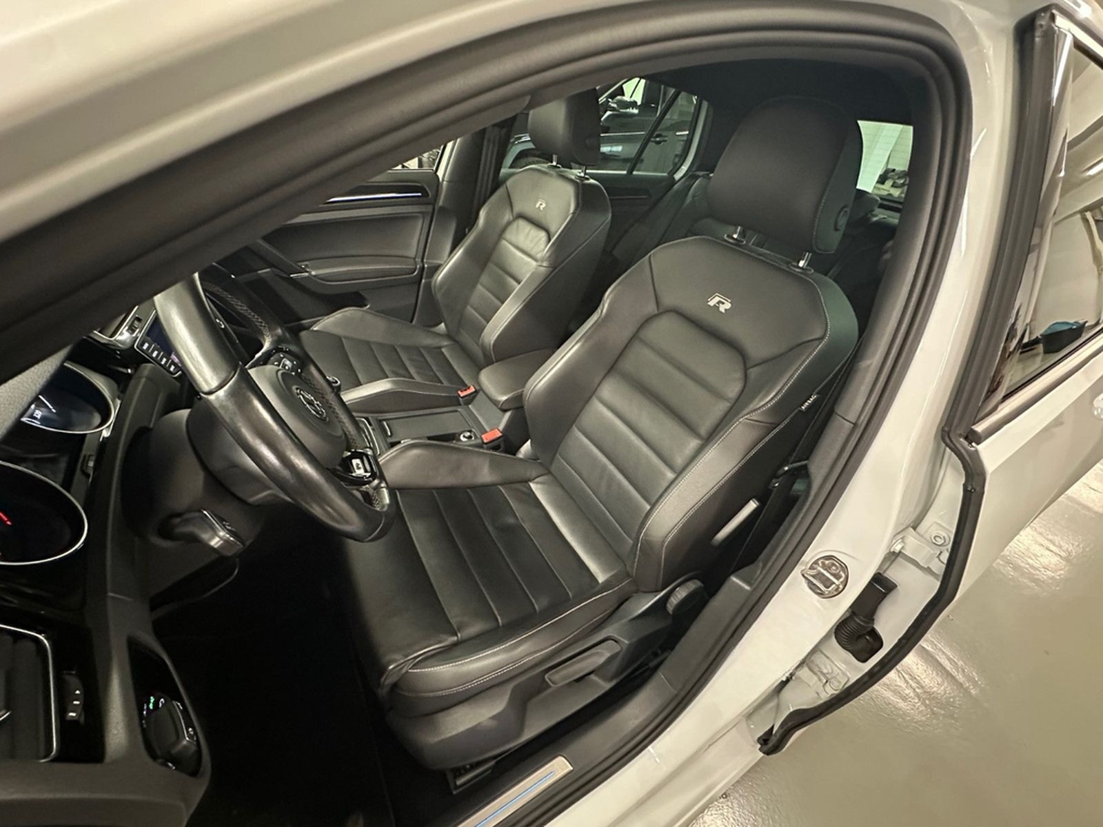 Volkswagen Golf VII Lim. R  4M Leder/Carplay/Temp/K&W/ foto 17