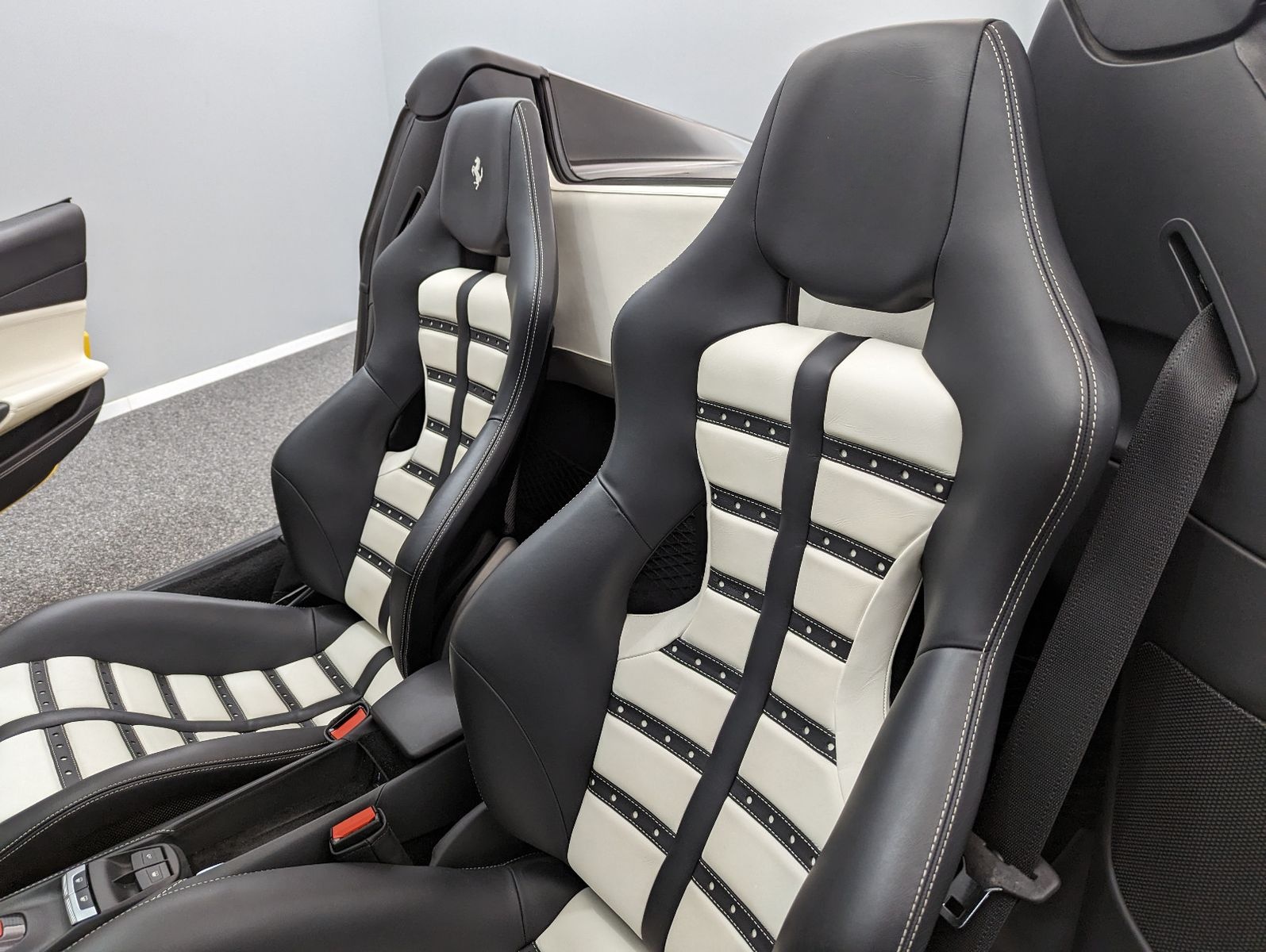 Ferrari 488 Spider ATELIER*CARBONFUL*RACINGSEAT*CAPRISTO foto 11