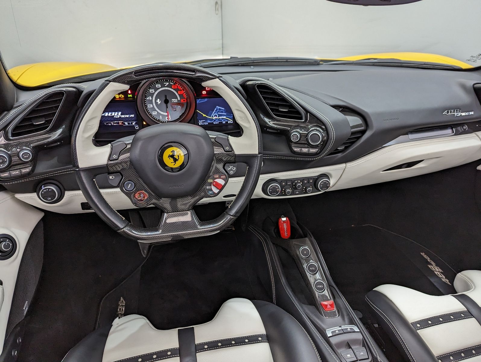 Ferrari 488 Spider ATELIER*CARBONFUL*RACINGSEAT*CAPRISTO foto 14