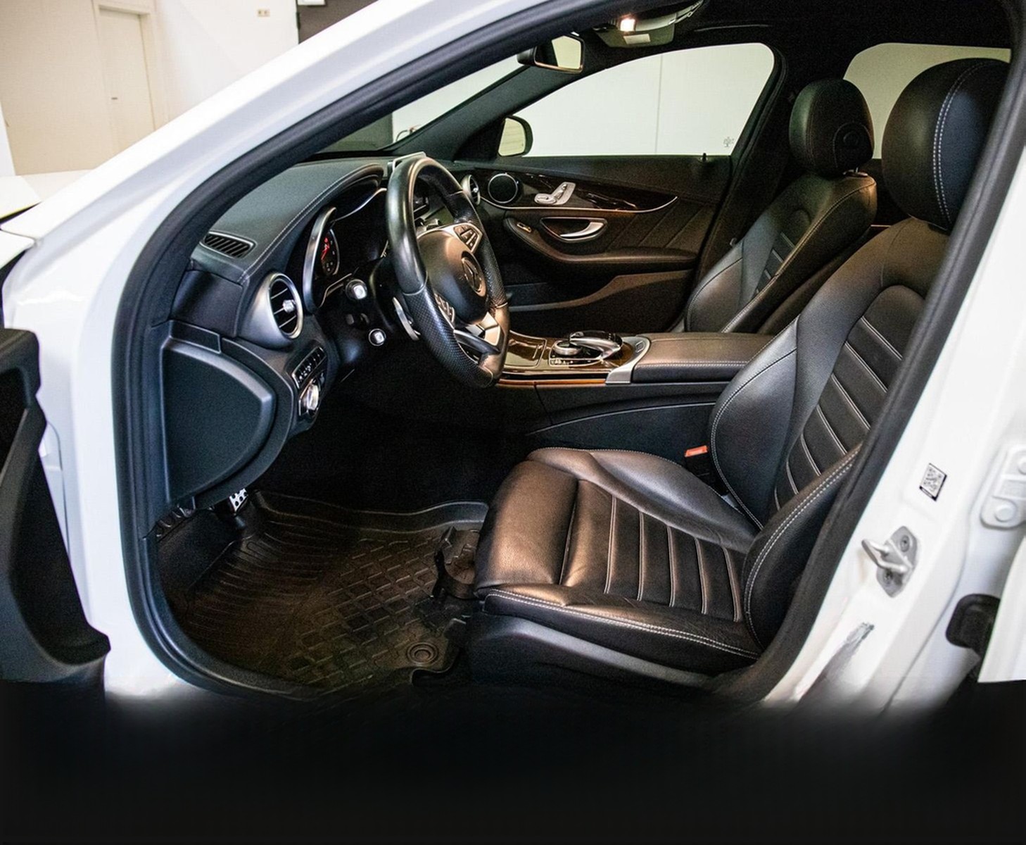 Mercedes-Benz C 400 T 4Matic NAVI LED PANO MEMORY-SITZE foto 10