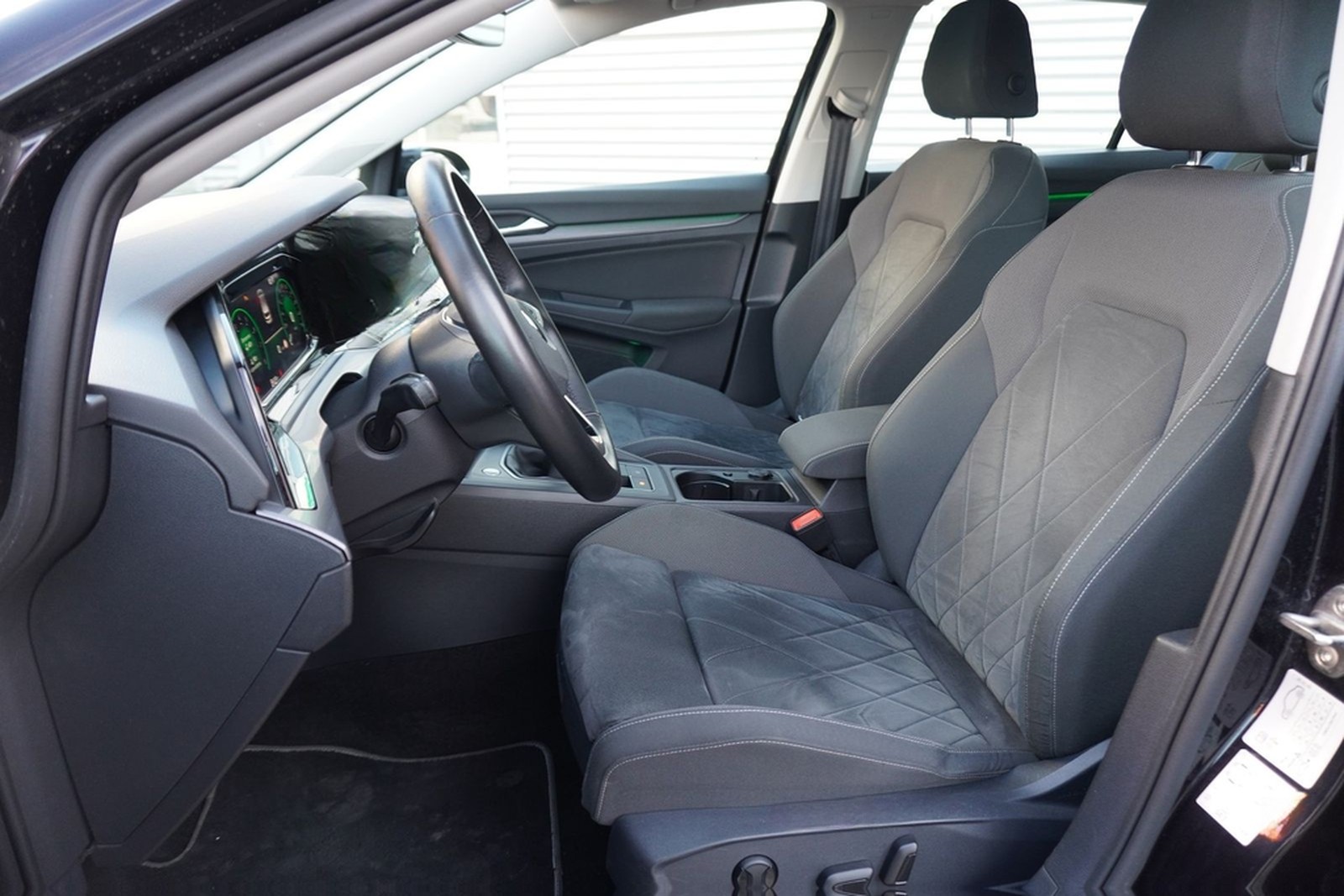 Volkswagen Golf VIII 1.5 TSI Style LED Navi ACC Panorama foto 13