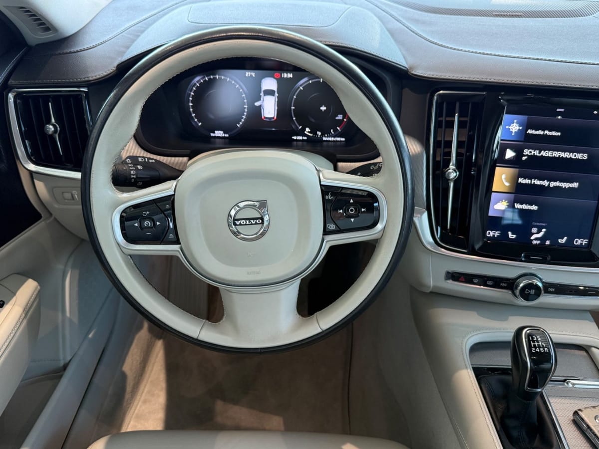 Volvo V90 Kombi NAVIGATION+SHZ+HK+PDC+LEDER foto 17
