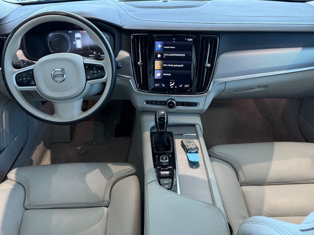 Volvo V90 Kombi NAVIGATION+SHZ+HK+PDC+LEDER foto 5
