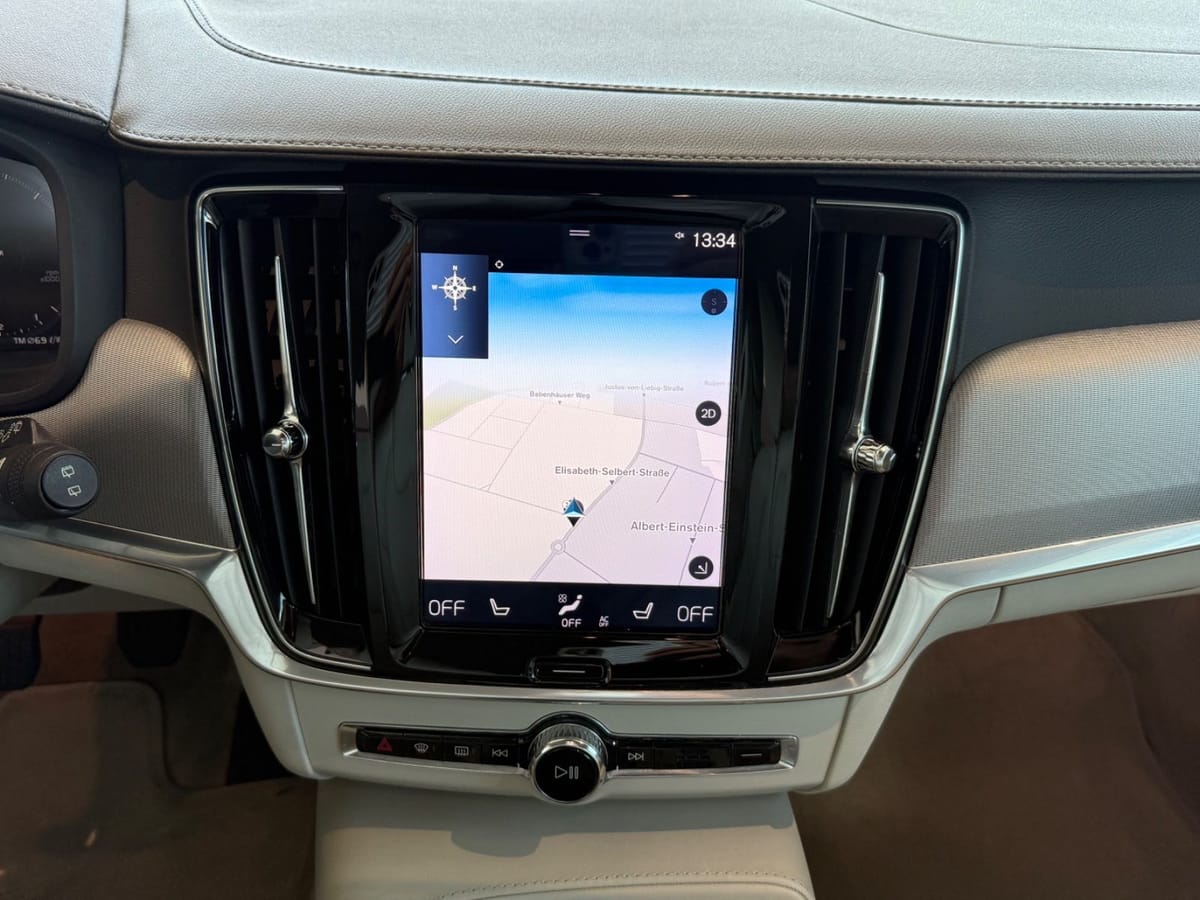 Volvo V90 Kombi NAVIGATION+SHZ+HK+PDC+LEDER foto 7