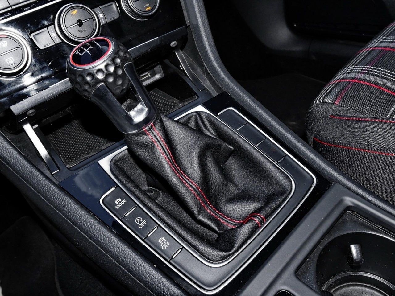 Volkswagen Golf VII GTI Performance 2.0 TSI Navi+ACC+Kamera foto 14