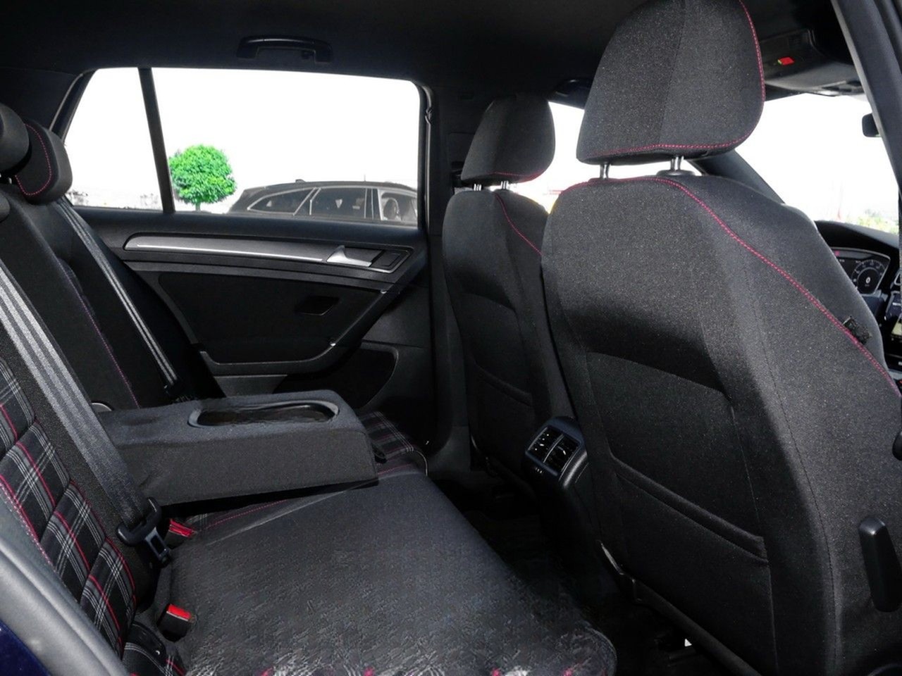 Volkswagen Golf VII GTI Performance 2.0 TSI Navi+ACC+Kamera foto 8