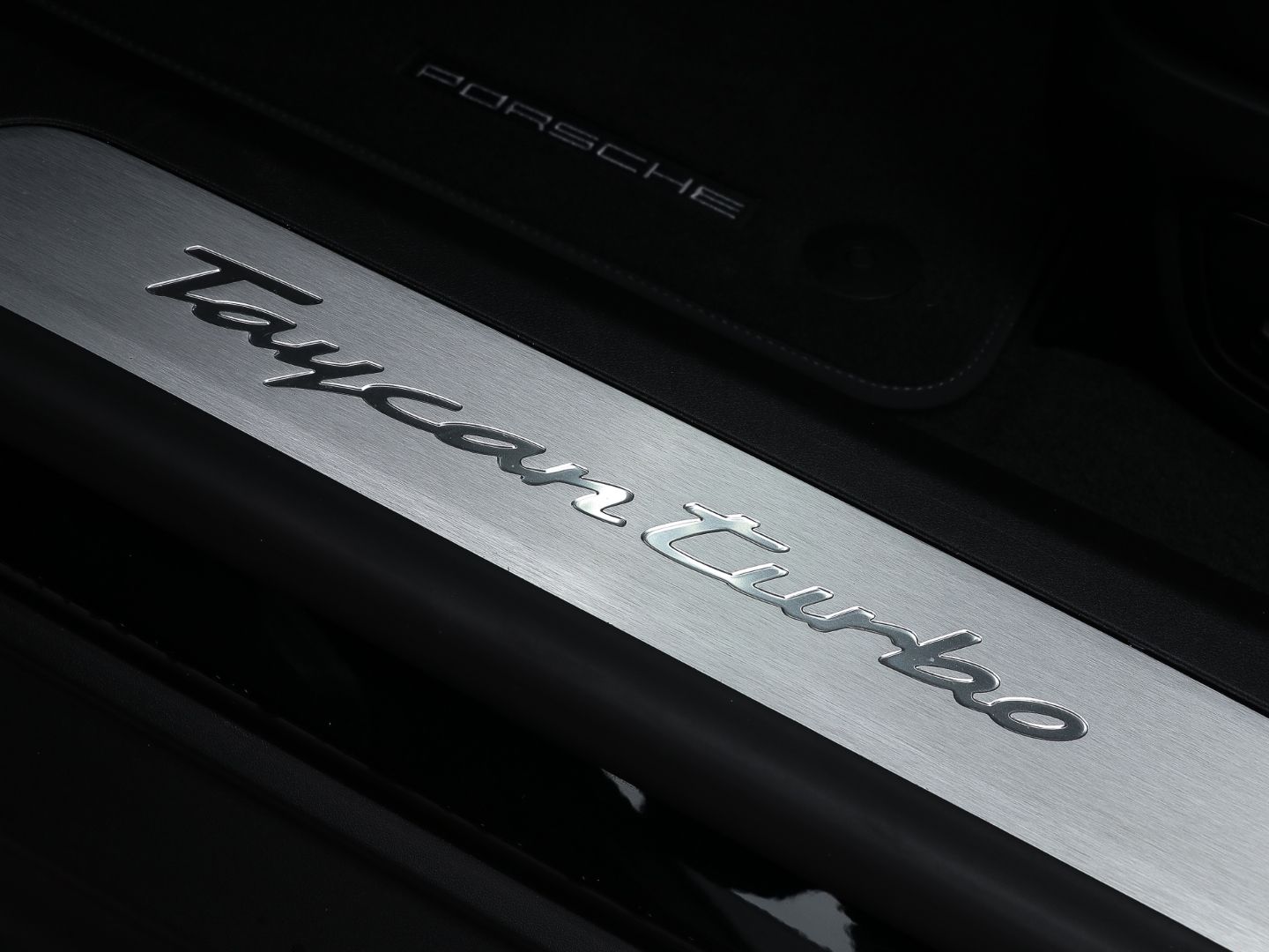 Porsche Taycan Turbo Burmester HA-Lenkung InnoDrive BOSE foto 25